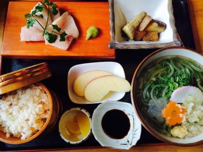 香川　うどん　わかめうどん